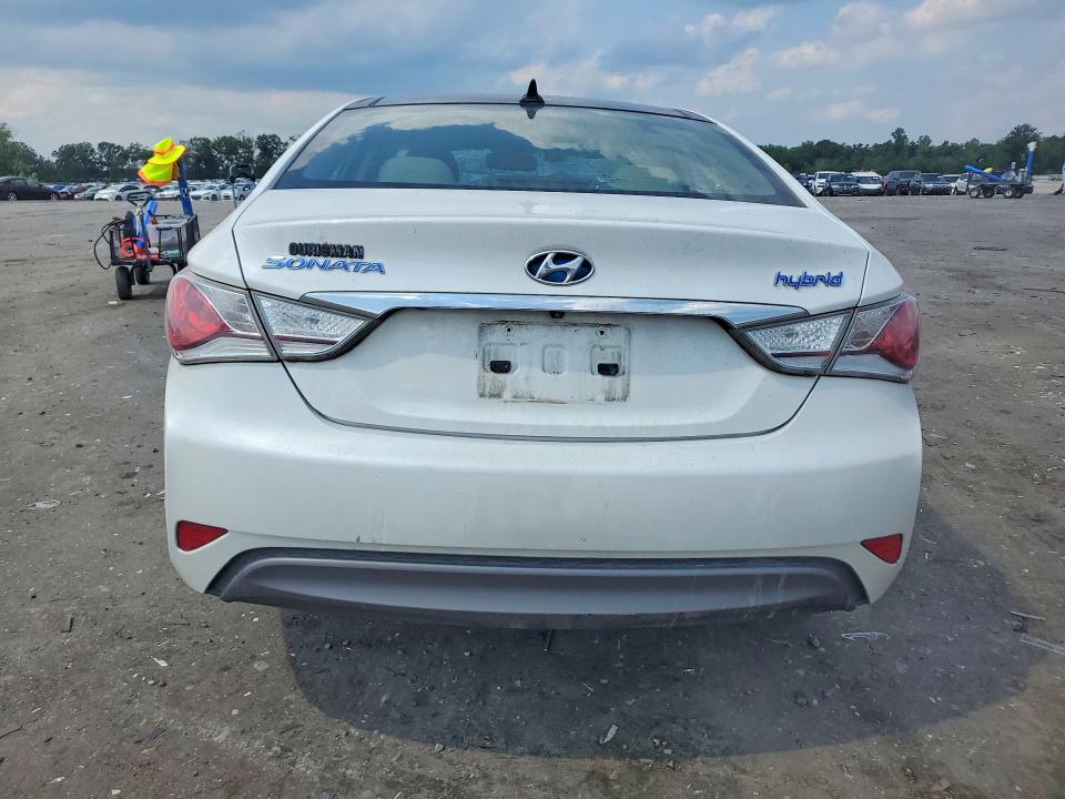 2011 Hyundai Sonata VIN KMHEC4A44BA010724 COPART salvage auction — Burn Engine, VA - CERT OF TITLE - SALVAGE, sold $325 on 2026-07-22 (photo 6)