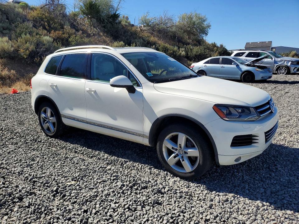 2011 Volkswagen Touareg VIN WVGFF9BP8BD004733 COPART salvage auction — MINOR DENT/SCRATCHES, NV - CERTIFICATE OF TITLE, sold $875 on 2026-07-16 (photo 4)