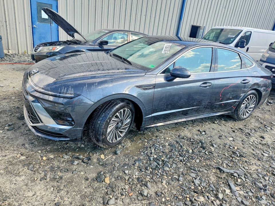2024 Hyundai Sonata hybrid VIN KMHL34JJ2RA094694 — COPART salvage auction photo
