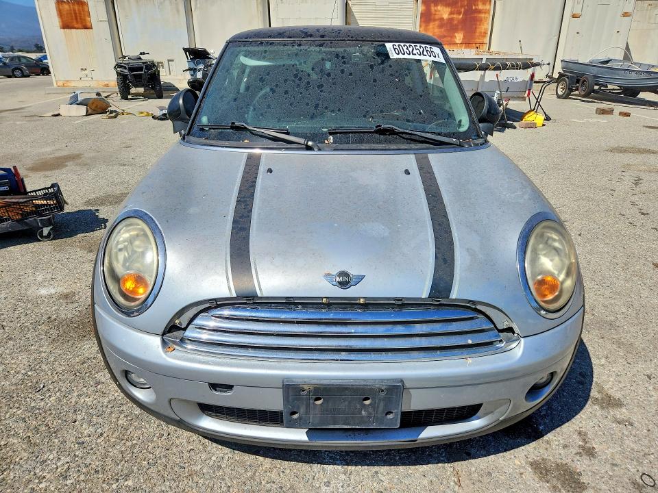 2010 Mini Cooper VIN WMWMF3C50ATZ64264 COPART salvage auction — NORMAL WEAR, Ca - Dis/Dlr/Exp Only Clean Title, sold $325 on 2026-07-31 (photo 5)