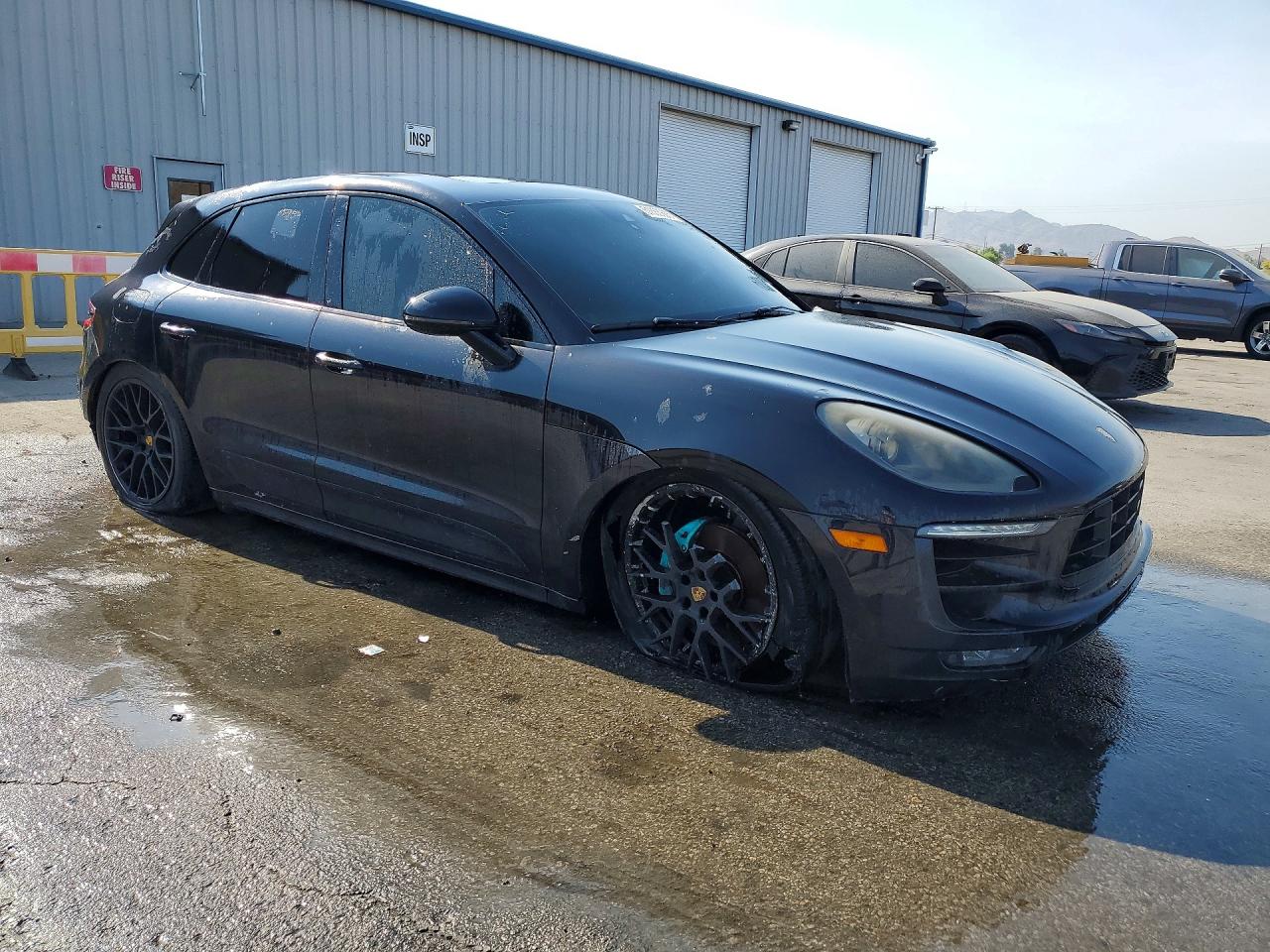 2017 Porsche Macan VIN WP1AG2A5XHLB50132 COPART salvage auction — Rear End, CA - DIS/DLR/EXP ONLY CLEAN TITLE, sold $3,550 on 2026-09-03 (photo 4)