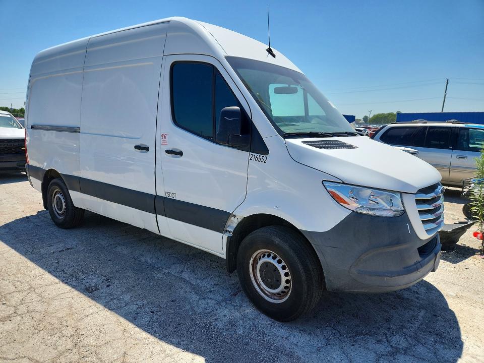 2021 Freightliner Sprinter VIN W2Y40BHY7MT066734 COPART salvage auction — NORMAL WEAR, OK - CERTIFICATE OF TITLE (P), sold $4,600 on 2026-08-26 (photo 4)