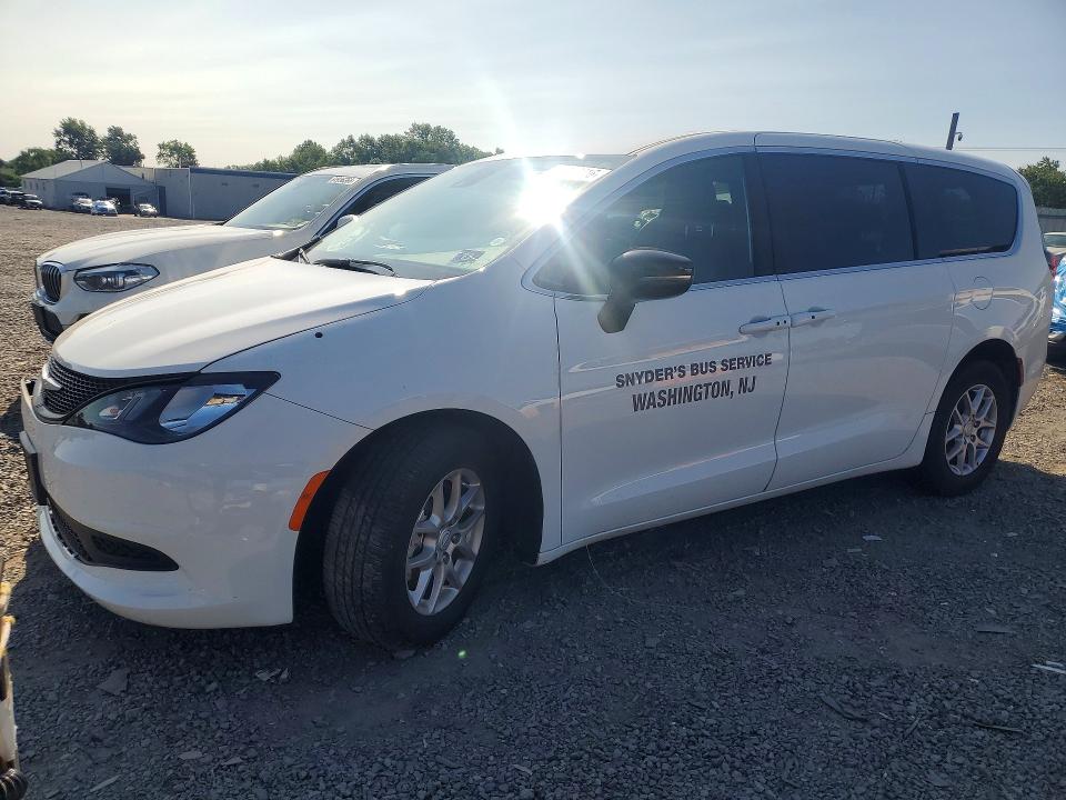 2025 Chrysler Voyager VIN 2C4RC1CG1SR580297 — COPART salvage auction photo