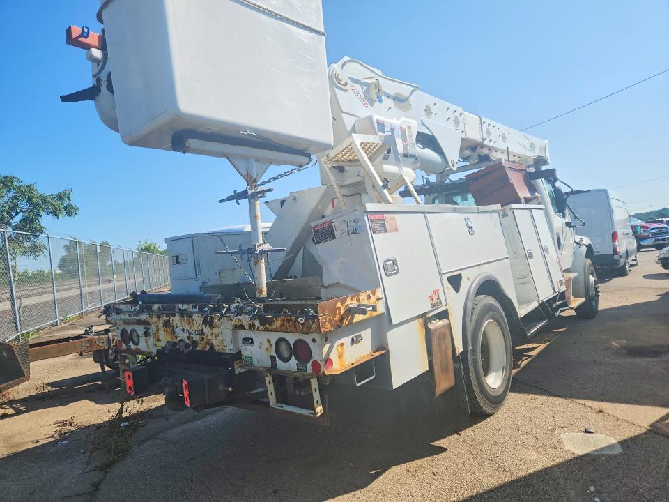 2018 Freightliner M2 106 VIN 1FVACXFC9JHJV5837 COPART salvage auction — ROLLOVER, OH - CERT OF TITLE-SALVAGE, sold $8,500 on 2026-08-05 (photo 3)