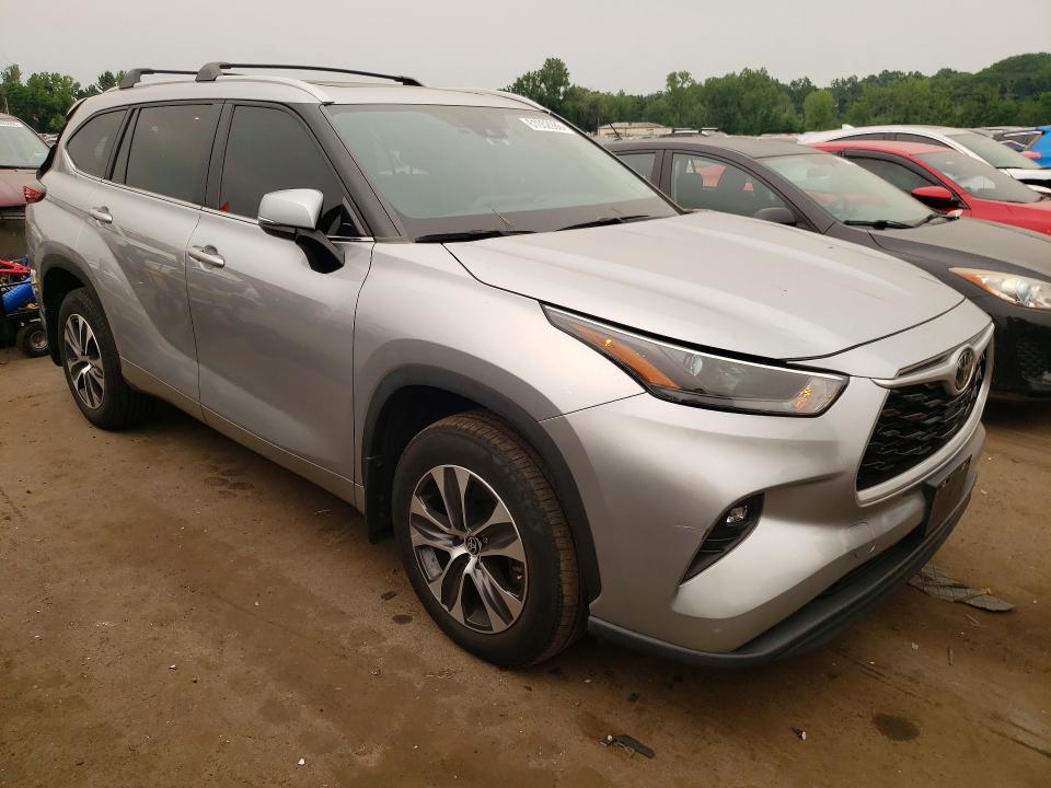2023 Toyota Highlander VIN 5TDKDRBH6PS527617 COPART salvage auction — ROOF, Nj - Cert Of Title-Salvage, sold $12,100 on 2026-07-31 (photo 4)