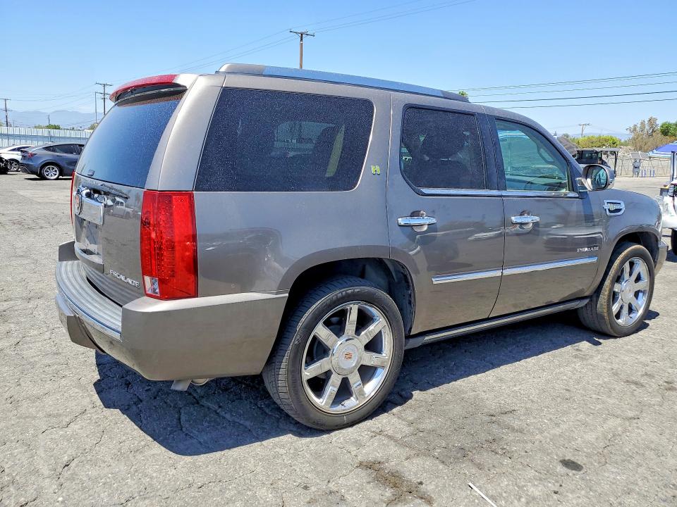 2013 Cadillac Escalade hybrid VIN 1GYS4EEJ2DR177415 COPART salvage auction — MINOR DENT/SCRATCHES, CA - DIS/DLR/EXP ONLY CLEAN TITLE, sold $900 on 2026-08-27 (photo 3)