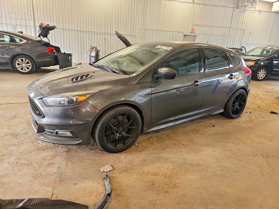 2015 Ford Focus VIN 1FADP3L97FL373252 COPART salvage auction — MINOR DENT/SCRATCHES, Mn - Non Public Clean Title, sold $2,850 on 2026-07-23 (photo 1)
