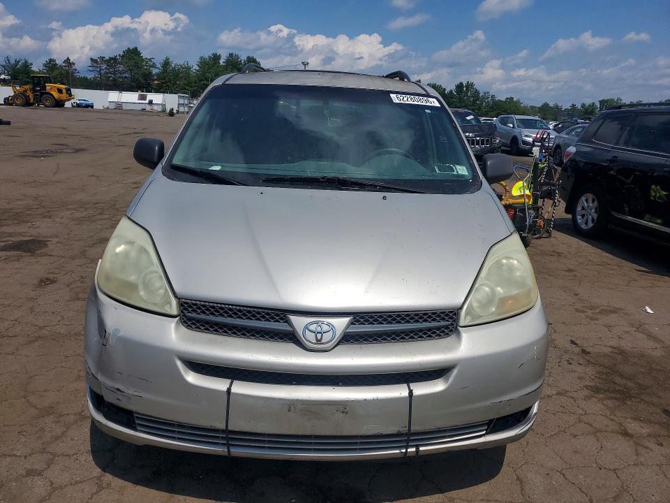 2004 Toyota Sienna VIN 5TDZA23C94S068550 COPART salvage auction — MINOR DENT/SCRATCHES, NY - CERTIFICATE OF TITLE, sold $500 on 2026-07-31 (photo 5)