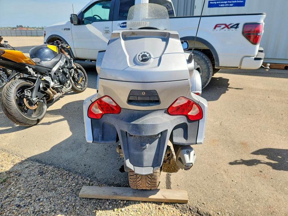 2010 Can-am Spyder roadster VIN 2BXJBWC11AV001081 COPART salvage auction — MECHANICAL, Ab - Oop - Salvage, sold $60 on 2026-07-30 (photo 4)