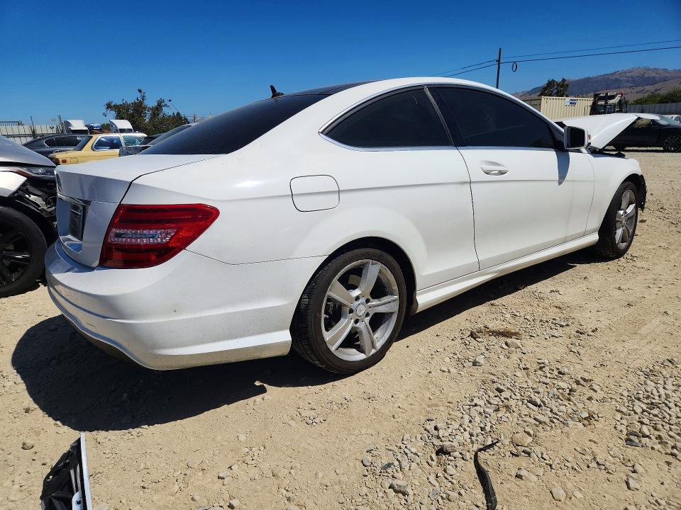 2013 Mercedes-benz C-klasse VIN WDDGJ4HB0DF977527 COPART salvage auction — FRONT END, Ca - Salvage Certificate, sold $1,250 on 2026-08-27 (photo 3)