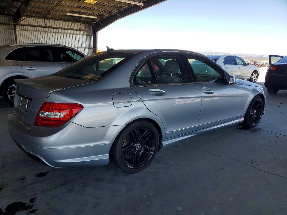 2013 Mercedes-benz C-klasse VIN WDDGF4HB2DA873717 COPART salvage auction — MINOR DENT/SCRATCHES, Ca - Dis/Dlr/Exp Only Clean Title, sold $1,000 on 2026-07-16 (photo 3)