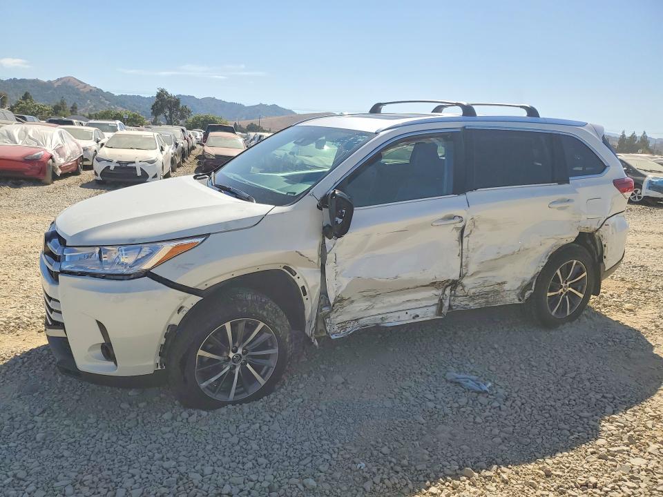 2018 Toyota Highlander VIN 5TDJZRFH3JS842129 COPART salvage auction — SIDE, Ca - Salvage Certificate, sold $7,800 on 2026-07-28 (photo 1)
