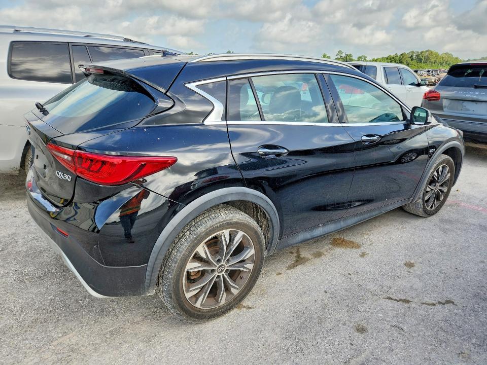 2018 Infiniti Qx30 VIN SJKCH5CR1JA057605 COPART salvage auction — NORMAL WEAR, Tx - Salvage Vehicle Title, sold $1,600 on 2026-07-24 (photo 3)