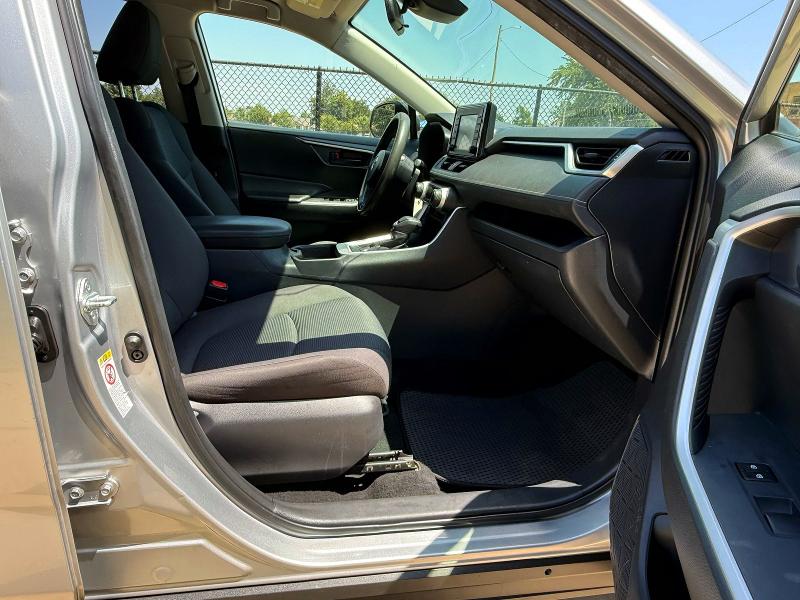 2019 Toyota Rav4 VIN JTMF1RFV3KJ005186 COPART salvage auction — MINOR DENT/SCRATCHES, Ok - Certificate Of Title (P), sold $8,200 on 2026-07-23 (photo 5)