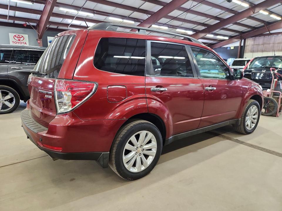2012 Subaru Forester VIN JF2SHADC1CH418909 COPART salvage auction — MINOR DENT/SCRATCHES, Vt - Certificate Of Title (P), sold $500 on 2026-07-31 (photo 3)