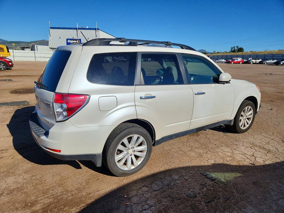 2011 Subaru Forester VIN JF2SHADC4BH708835 COPART salvage auction — MINOR DENT/SCRATCHES, CO - DIS/DLR/EXP ONLY CLEAN TITLE, sold $450 on 2026-07-15 (photo 3)