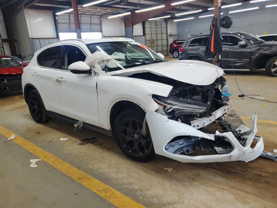 2019 Alfa romeo Stelvio VIN ZASPAKAN3K7C30134 COPART salvage auction — FRAME DAMAGE, Nc - Dlr Only-Clean/Over 25% Damage, sold $3,100 on 2026-08-06 (photo 4)