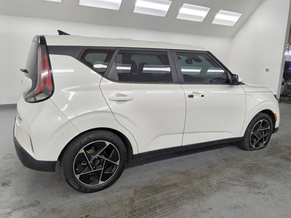 2023 Kia Soul VIN KNDJ33AUXP7872220 COPART salvage auction — FRONT END, CA - CERTIFICATE OF TITLE, sold $9,400 on 2026-08-25 (photo 3)