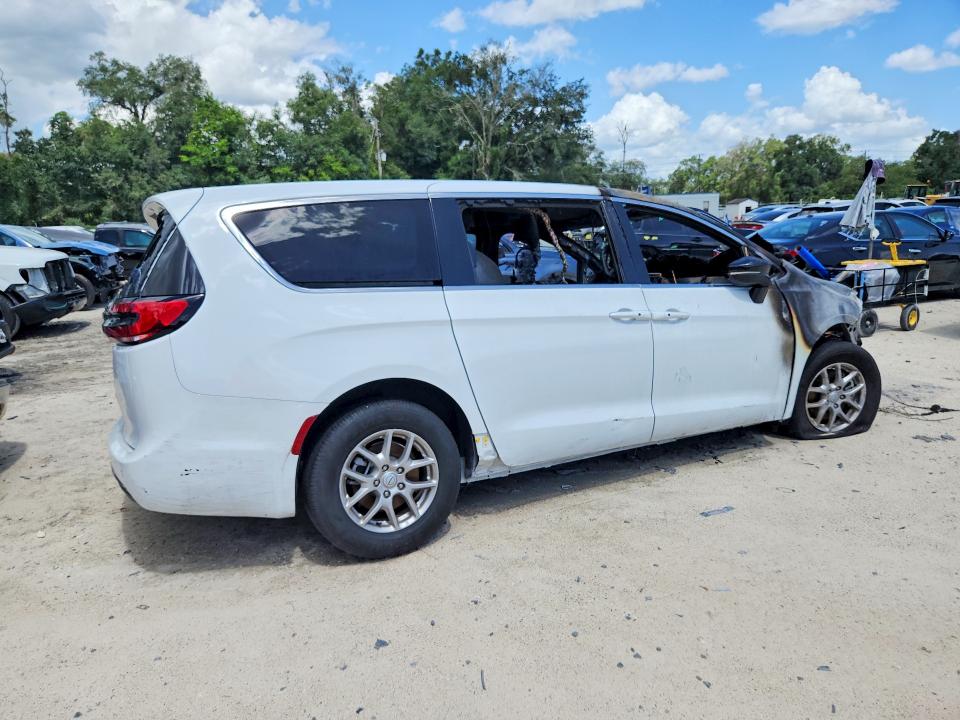 2026 Chrysler Pacifica VIN 2C4RC1BG6TR193389 COPART salvage auction — FRONT END, FL - CERTIFICATE OF DESTRUCTION, sold $0 on 2026-10-10 (photo 3)