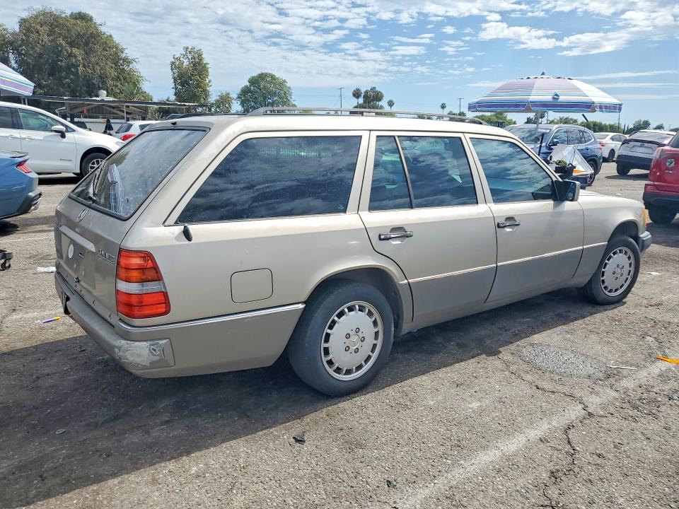 1992 Mercedes-benz 300 VIN WDBED90E2NF196598 COPART salvage auction — REAR END, Ca - Dis/Dlr/Exp Only Clean Title, sold $950 on 2026-07-24 (photo 3)