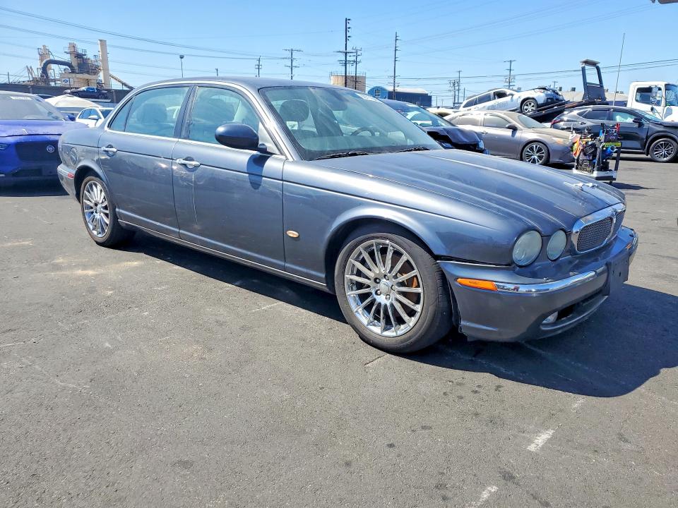 2006 Jaguar Xj series VIN SAJWA79B66SH09019 COPART salvage auction — MINOR DENT/SCRATCHES, CA - DIS/DLR/EXP ONLY CLEAN TITLE, sold $500 on 2026-07-27 (photo 4)