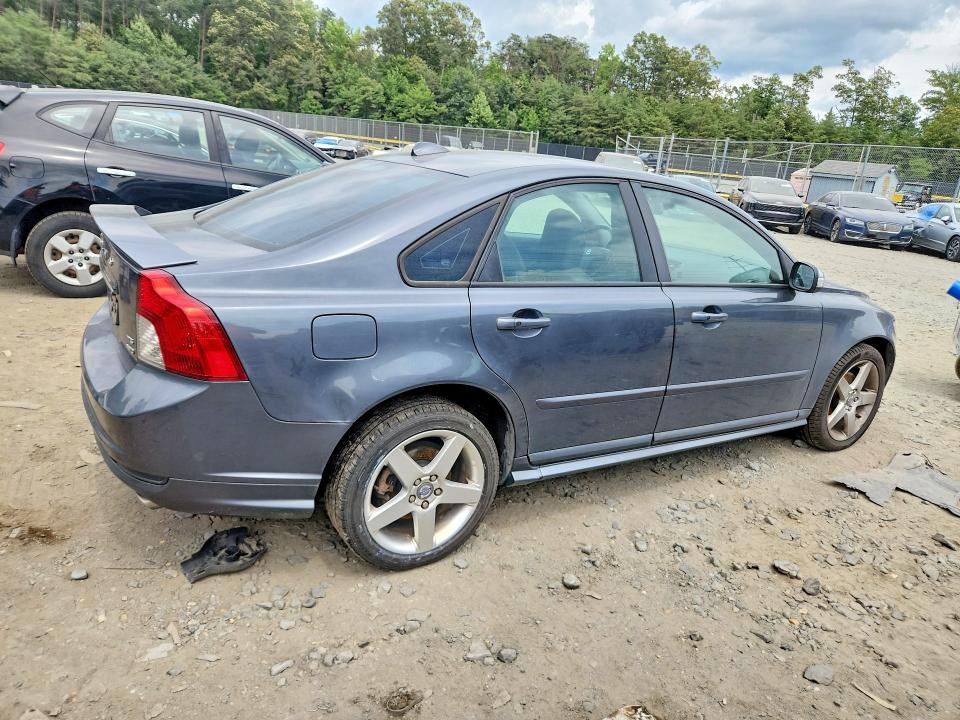 2010 Volvo S40 VIN YV1672MHXA2488472 COPART salvage auction — MINOR DENT/SCRATCHES, VA - CERTIFICATE OF TITLE, sold $275 on 2026-07-28 (photo 3)