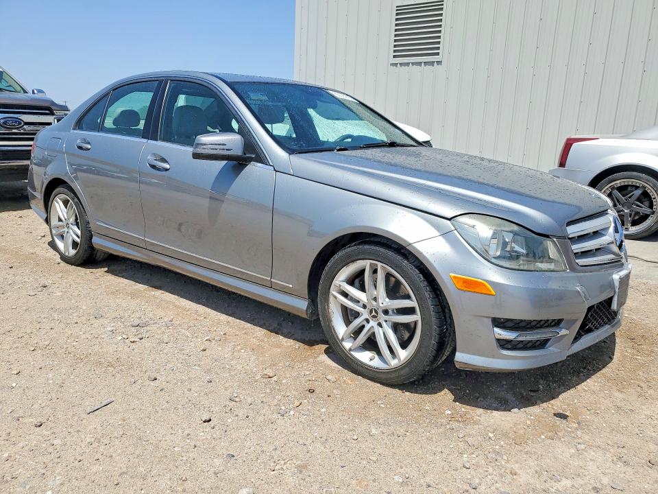 2013 Mercedes-benz C-klasse VIN WDDGF8AB6DG141850 COPART salvage auction — MINOR DENT/SCRATCHES, Tx - Cert Of Title-Rebuilt Salvage (P), sold $1,200 on 2026-08-03 (photo 4)