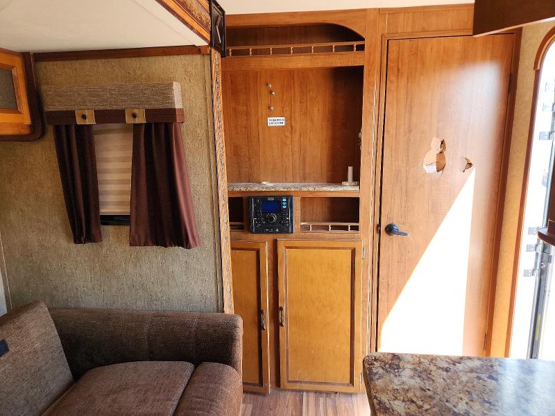 2014 Gulf stream Conquest VIN 1NL1GTR23E1115077 COPART salvage auction — HAIL, MI - CERTIFICATE OF TITLE, sold $6,000 on 2026-09-15 (photo 5)