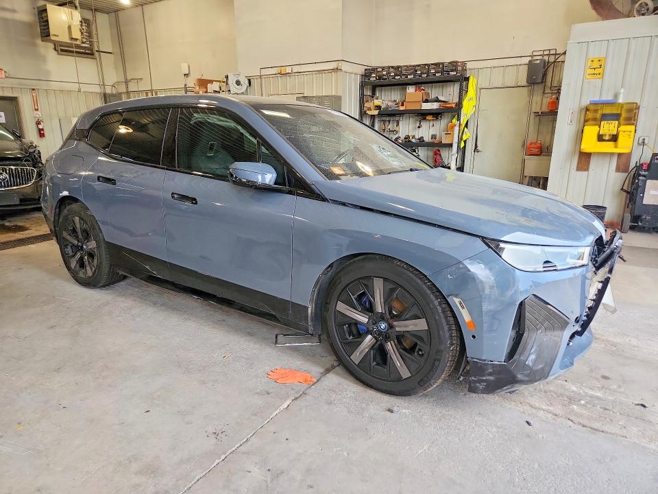 2023 BMW Ix VIN WB533CF07PCM48172 COPART salvage auction — FRONT END, Mo - Salvage Certificate Of Title, sold $300 on 2026-08-18 (photo 4)