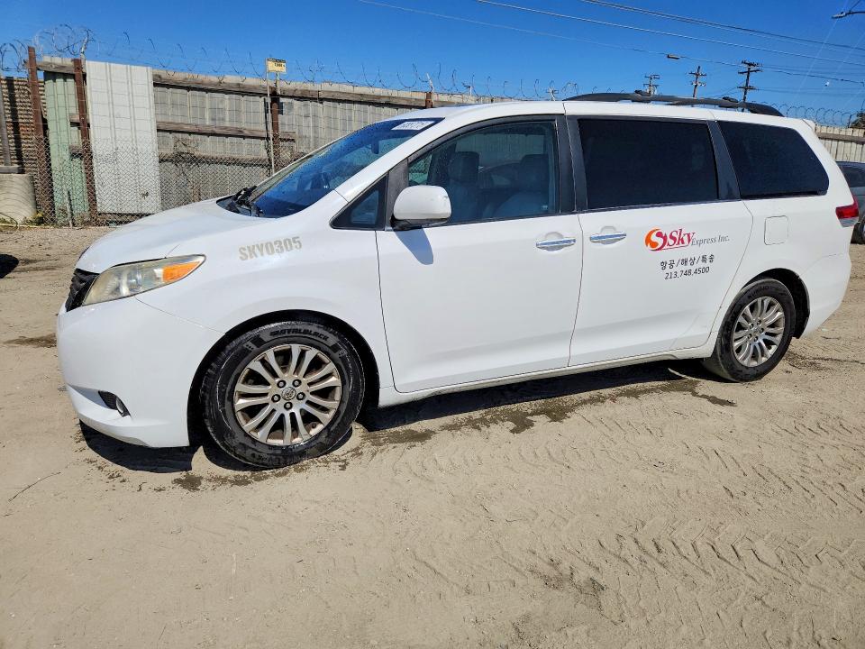 2011 Toyota Sienna VIN 5TDYK3DC7BS021513 COPART salvage auction — MINOR DENT/SCRATCHES, CA - DIS/DLR/EXP ONLY CLEAN TITLE, sold $925 on 2026-07-16 (photo 1)
