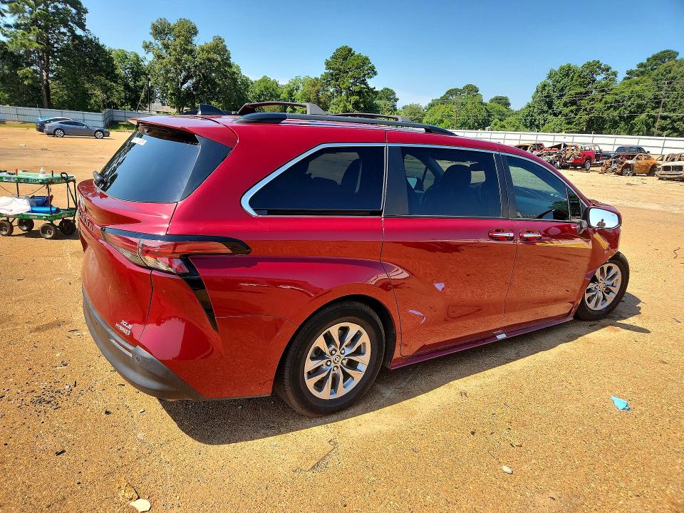 2022 Toyota Sienna VIN 5TDYRKEC8NS130667 COPART salvage auction — FRONT END, Tx - Salvage Vehicle Title, sold $7,800 on 2026-07-27 (photo 3)