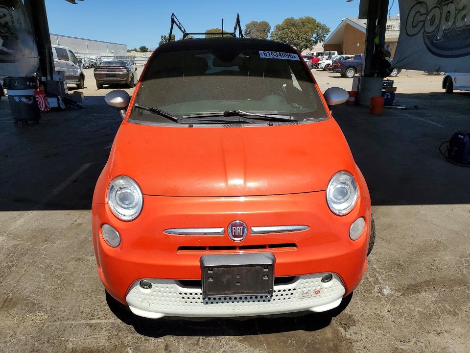 2015 Fiat 500 VIN 3C3CFFGEXFT652916 COPART salvage auction — MINOR DENT/SCRATCHES, Ca - Dis/Dlr/Exp Only Clean Title, sold $700 on 2026-08-04 (photo 5)