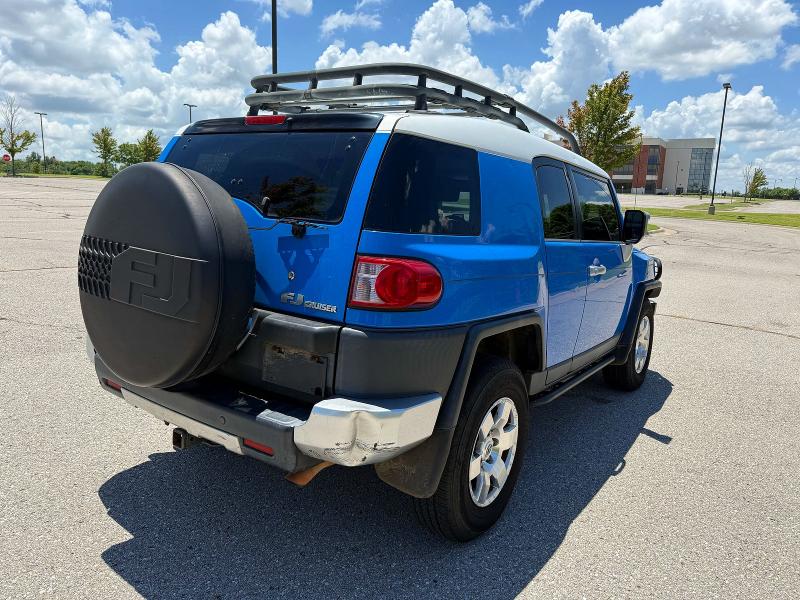 2007 Toyota Fj cruiser VIN JTEBU11F170076998 COPART salvage auction — MINOR DENT/SCRATCHES, Ok - Certificate Of Title (P), sold $4,100 on 2026-07-30 (photo 4)