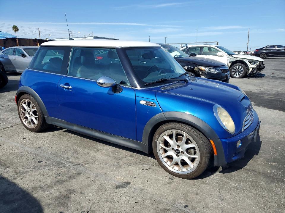 2005 Mini Cooper VIN WMWRE33555TG97253 COPART salvage auction — SIDE, CA - SALVAGE CERTIFICATE, sold $725 on 2026-08-05 (photo 4)