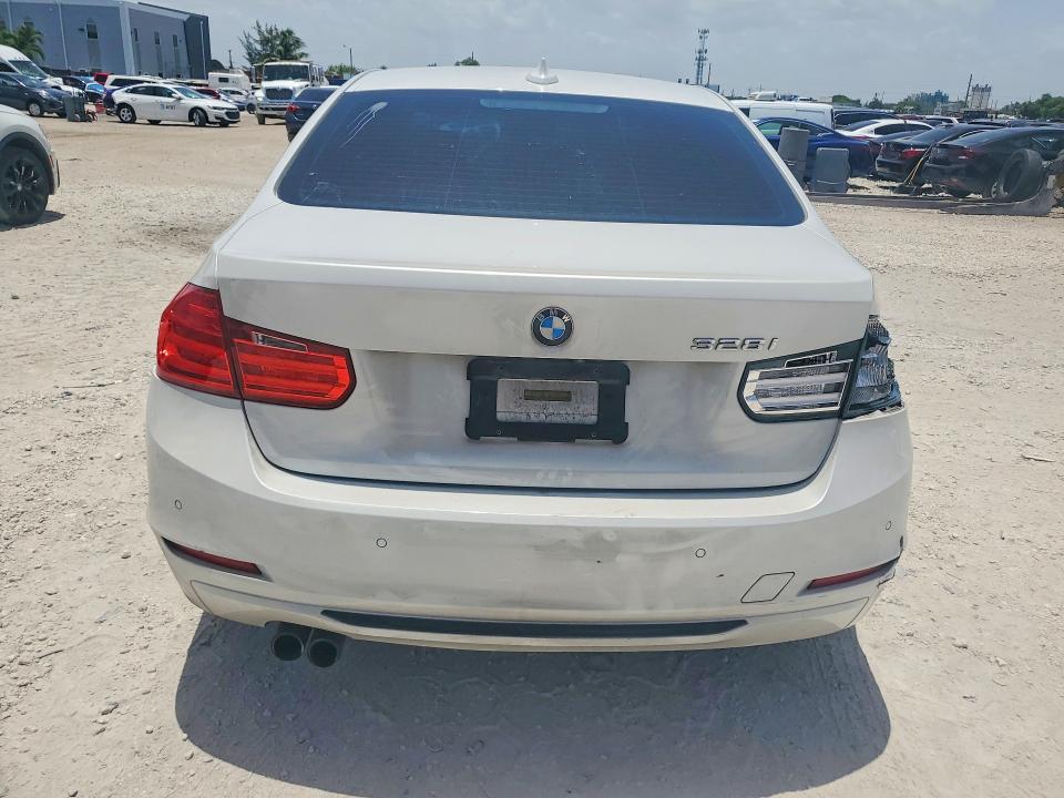 2015 BMW 3er VIN WBA3A5G5XFNS89633 COPART salvage auction — REAR END, Fl - Cert Of Title Slvg Rebuildable, sold $1,150 on 2026-08-11 (photo 6)