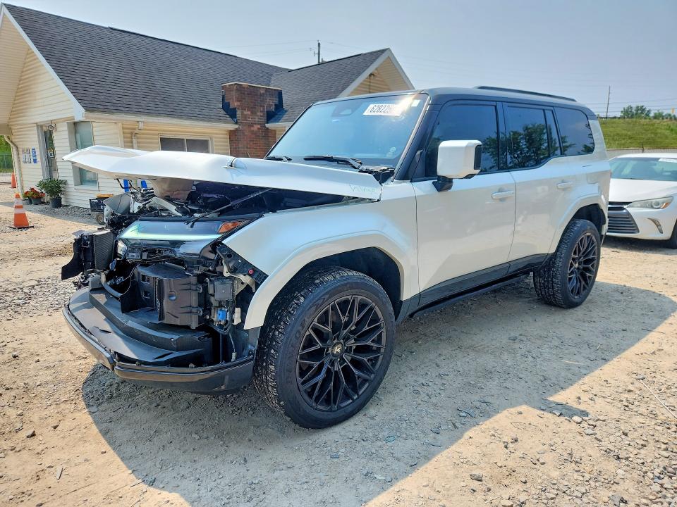 2024 Lexus GX 550 VIN JTJVBCDX2R5023138 — COPART salvage auction photo