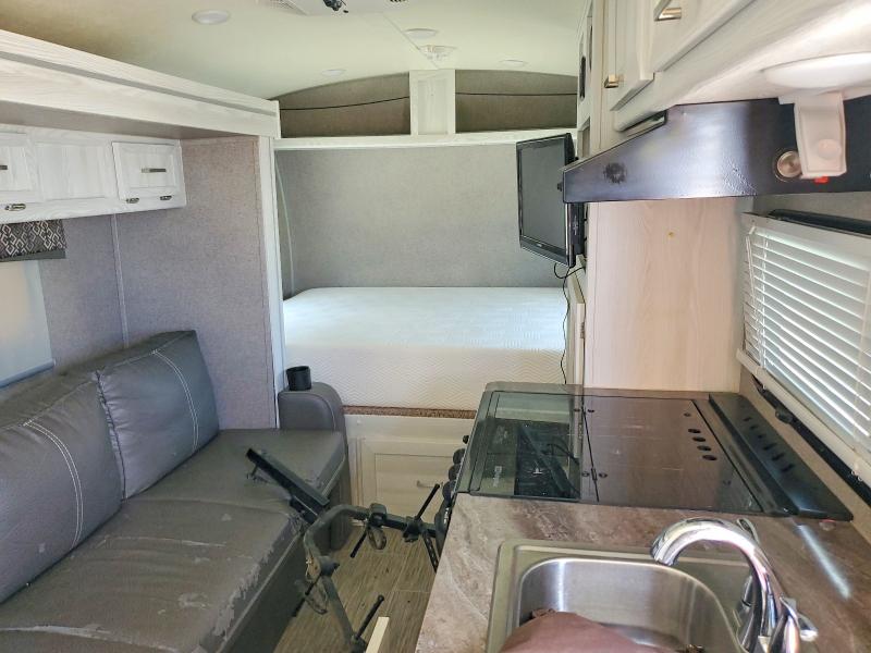 2018 Other Forest riv VIN 5ZT2FSHC6J3002450 COPART salvage auction — MINOR DENT/SCRATCHES, LA - CERT OF TITLE-SALVAGE, sold $2,100 on 2026-07-23 (photo 5)