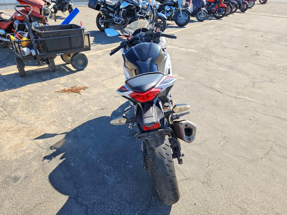 2014 Kawasaki VIN JKAEX8A1XEA004608 COPART salvage auction — SIDE, Ca - Dlr/Dis/Exp Only Salvage Title, sold $1,000 on 2026-07-18 (photo 4)
