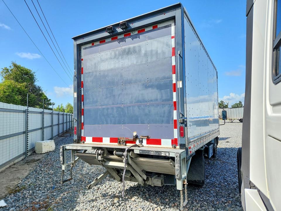2020 Isuzu Npr VIN JALE5W165L7303749 COPART salvage auction — MINOR DENT/SCRATCHES, Fl - Certificate Of Title, sold $8,100 on 2026-07-28 (photo 3)