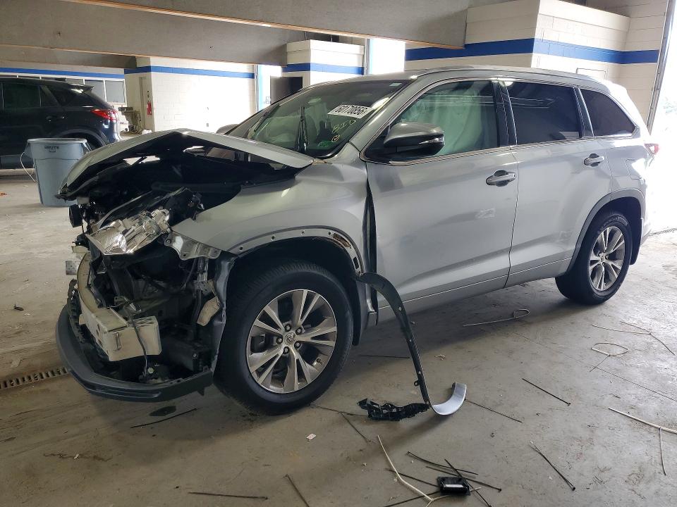2015 Toyota Highlander VIN 5TDJKRFHXFS191996 COPART salvage auction — FRONT END, VA - CERT OF TITLE - SALVAGE, sold $5,200 on 2026-07-31 (photo 1)