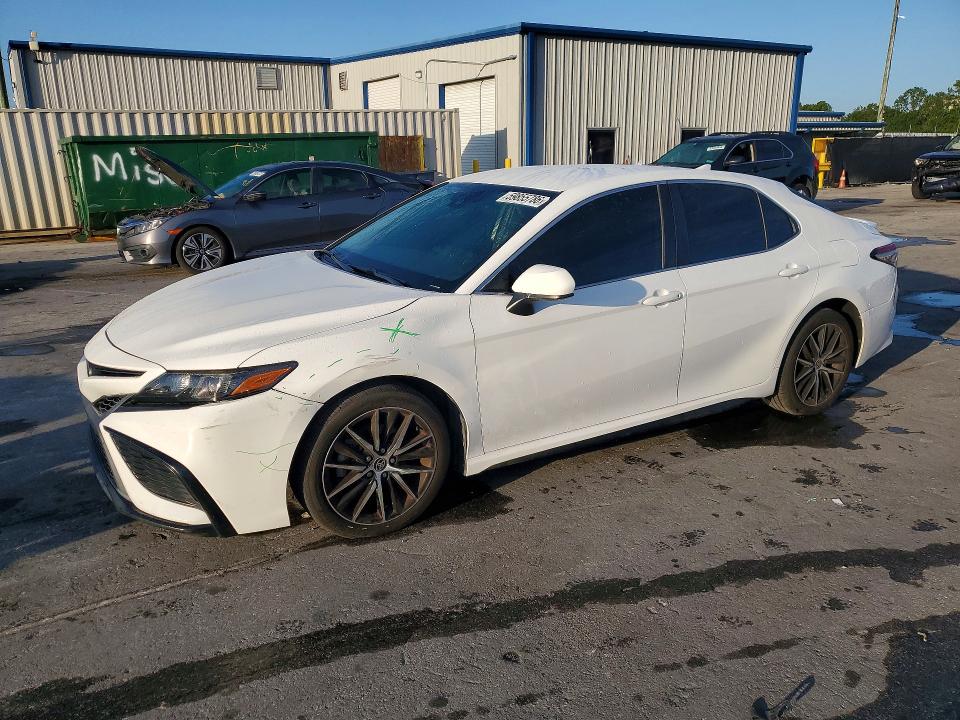 2021 Toyota Camry VIN 4T1G11AK7MU528081 — COPART salvage auction photo