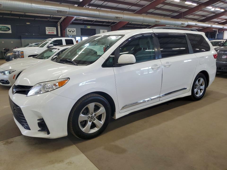 2018 Toyota Sienna VIN 5TDKZ3DC1JS944814 COPART salvage auction — MINOR DENT/SCRATCHES, MA - CERTIFICATE OF TITLE (P), sold $5,600 on 2026-07-27 (photo 1)