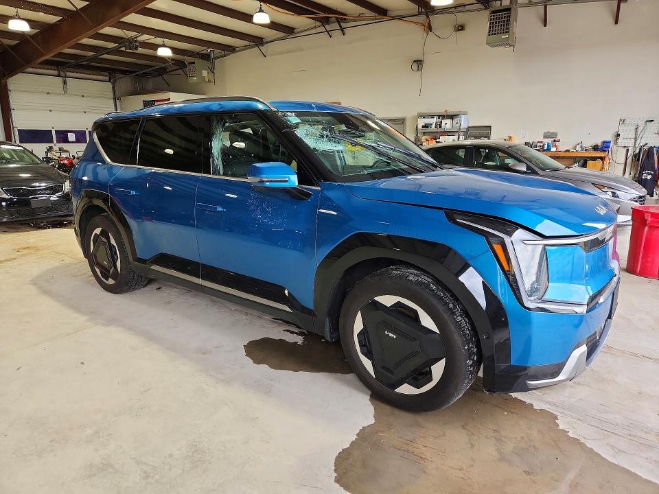 2024 Kia Ev9 VIN KNDADFS56R6046608 COPART salvage auction — ALL OVER, Pa - Certificate Of Salvage, sold $16,900 on 2026-08-28 (photo 4)