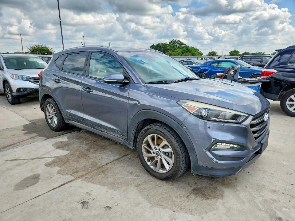 2016 Hyundai Tucson VIN KM8J33A23GU202469 COPART salvage auction — MINOR DENT/SCRATCHES, TX - CERTIFICATE OF TITLE, sold $2,050 on 2026-07-30 (photo 4)