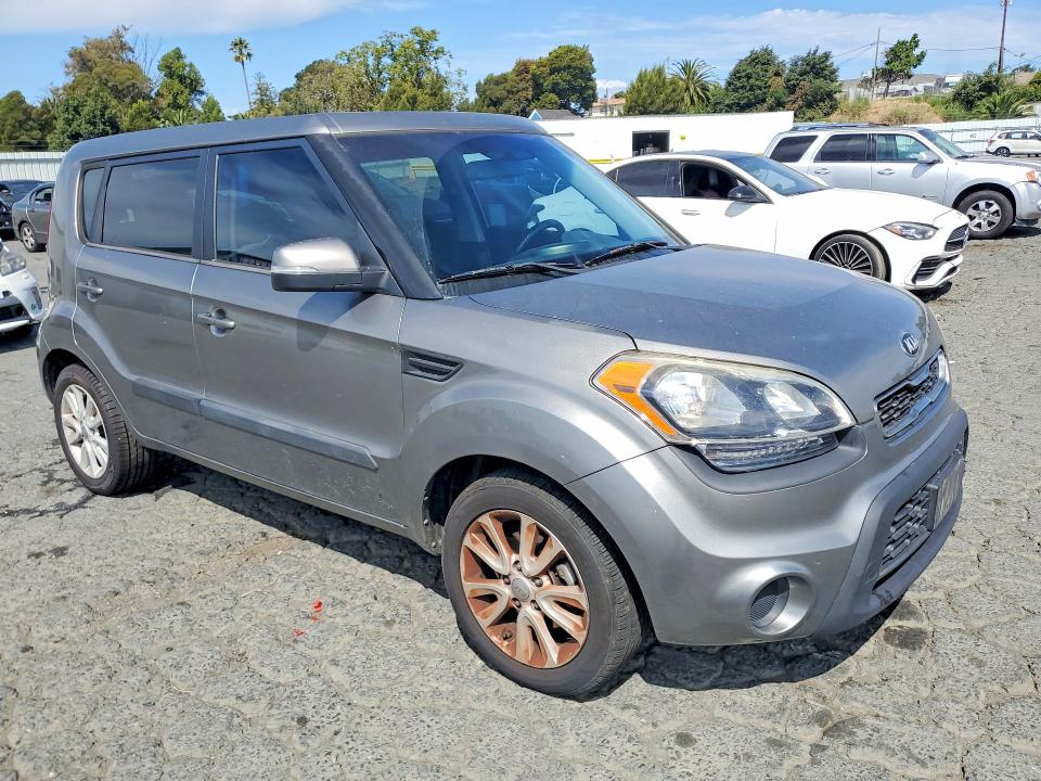 2013 Kia Soul VIN KNDJT2A68D7575647 COPART salvage auction — MINOR DENT/SCRATCHES, CA - DIS/DLR/EXP APP FOR DUP CLEAN, sold $425 on 2026-07-24 (photo 4)
