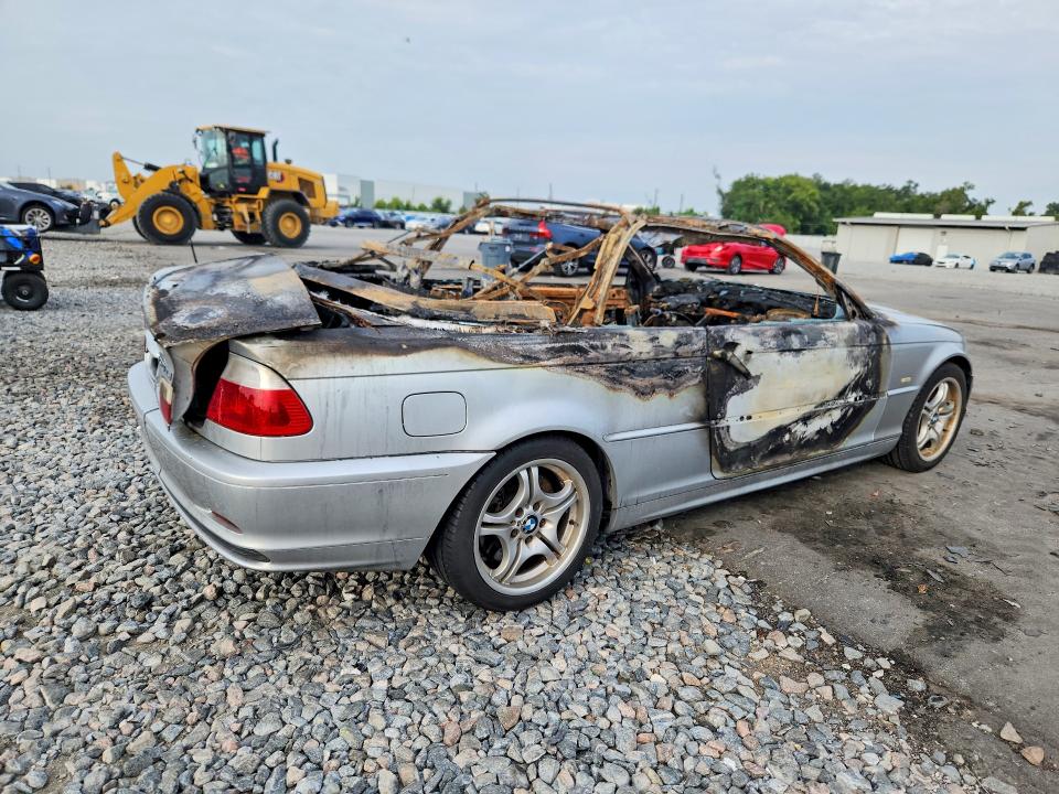 2002 BMW 3er VIN WBABS53432JU95335 COPART salvage auction — Burn Interior, Fl - Certificate Of Destruction, sold $400 on 2026-08-19 (photo 3)