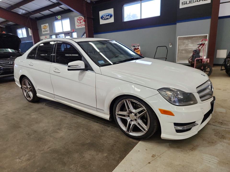 2013 Mercedes-benz C-klasse VIN WDDGF8AB7DR279496 COPART salvage auction — MINOR DENT/SCRATCHES, MA - CERTIFICATE OF TITLE, sold $450 on 2026-07-23 (photo 4)