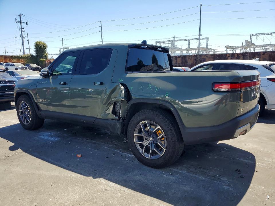 2022 Rivian R1T VIN 7FCTGAALXNN005461 COPART salvage auction — Rear End, Sc - Salvage Title, sold $20,700 on 2026-09-25 (photo 2)
