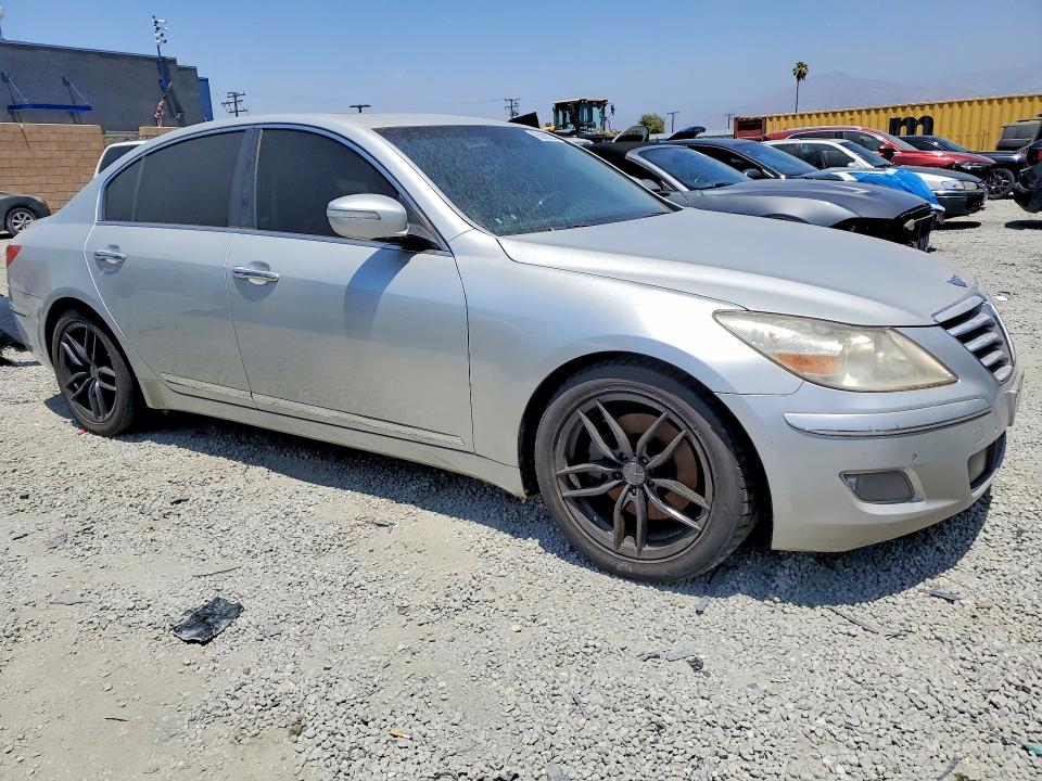 2011 Hyundai Genesis VIN KMHGC4DF9BU127400 COPART salvage auction — MINOR DENT/SCRATCHES, Ca - Dis/Dlr/Exp Only Clean Title, sold $300 on 2026-07-29 (photo 4)