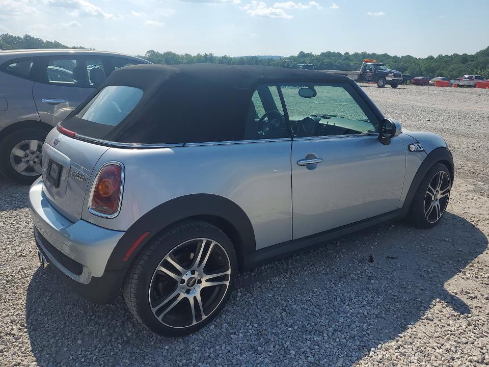 2009 Mini Cooper VIN WMWMS33569TG88182 COPART salvage auction — VANDALISM, PA - CERTIFICATE OF SALVAGE, sold $850 on 2026-08-06 (photo 3)